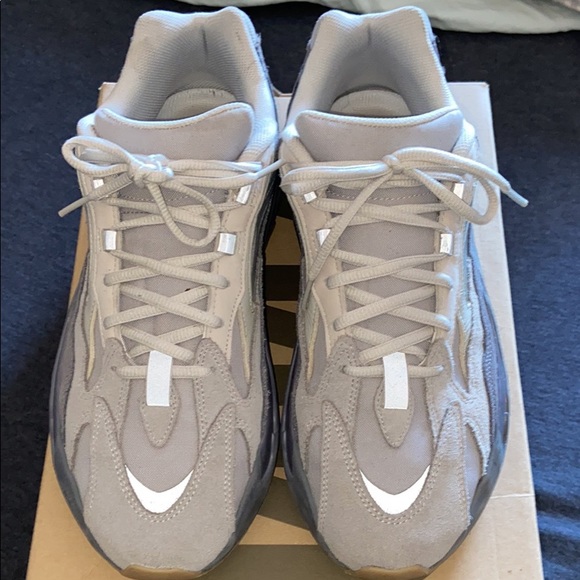 yeezy 700 nurse blue